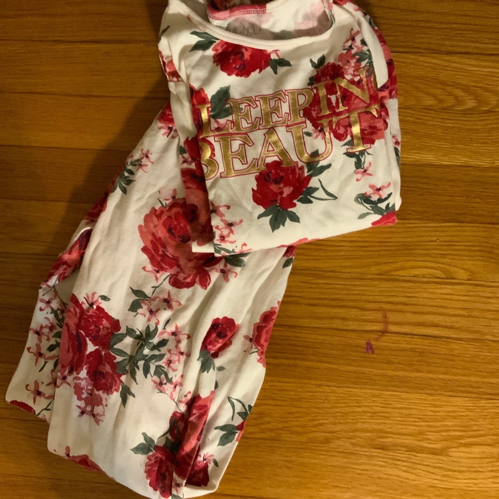Girls (16), Place, pajamas (sleeping beauty,floral)